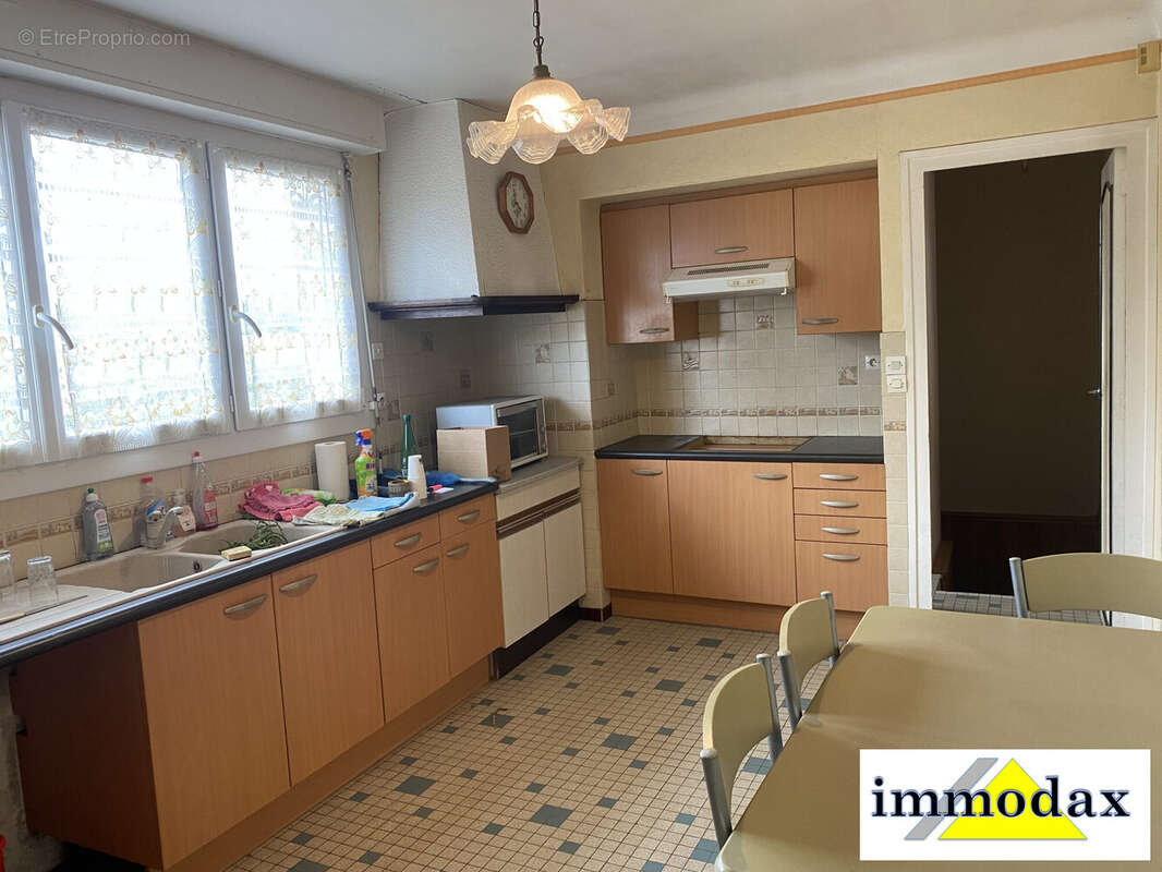 Cuisine vue 1 - Maison à YZOSSE