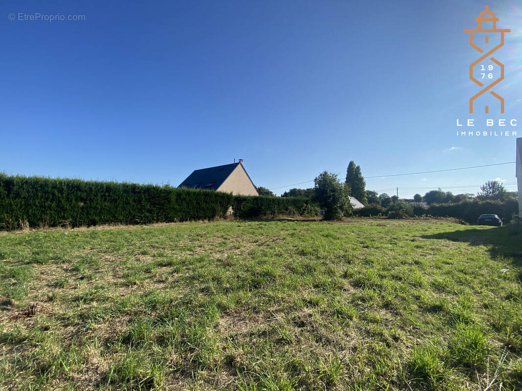 Terrain à LA TRINITE-SURZUR