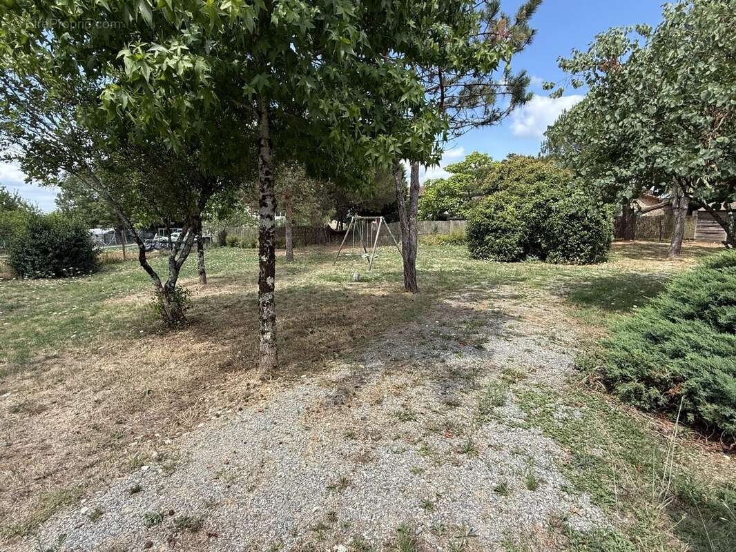 Maison à YVRAC-ET-MALLEYRAND