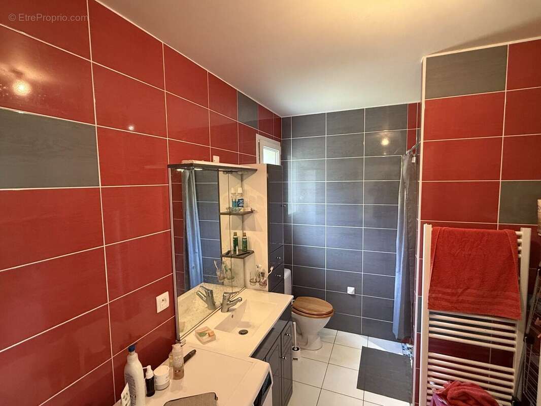 Maison à YVRAC-ET-MALLEYRAND