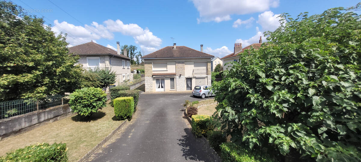 Maison à SAINT-PANTALEON-DE-LARCHE