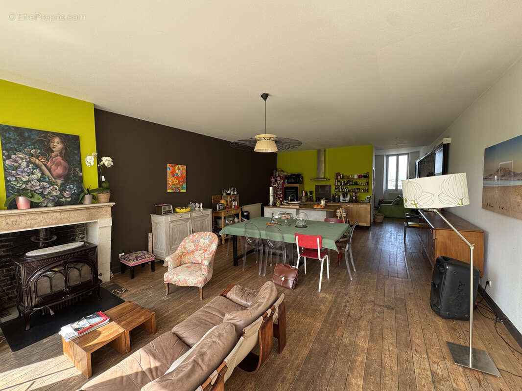 Maison à BARBEZIEUX-SAINT-HILAIRE