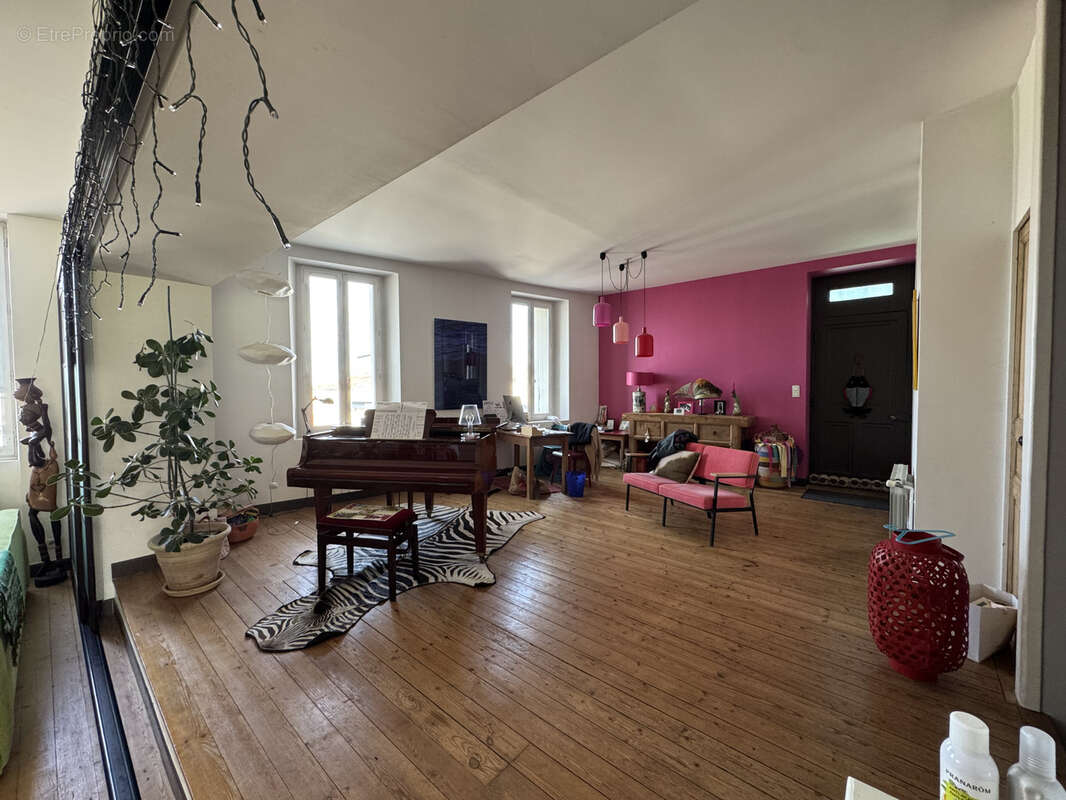 Maison à BARBEZIEUX-SAINT-HILAIRE