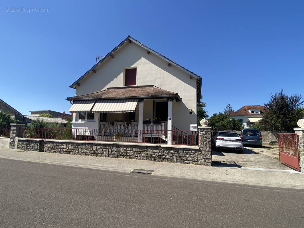 Maison à BIARS-SUR-CERE
