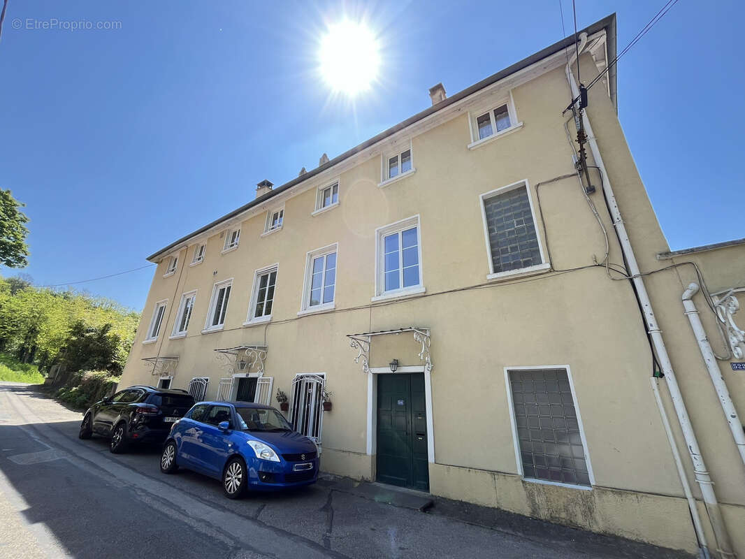 Appartement à NEUVILLE-SUR-SAONE