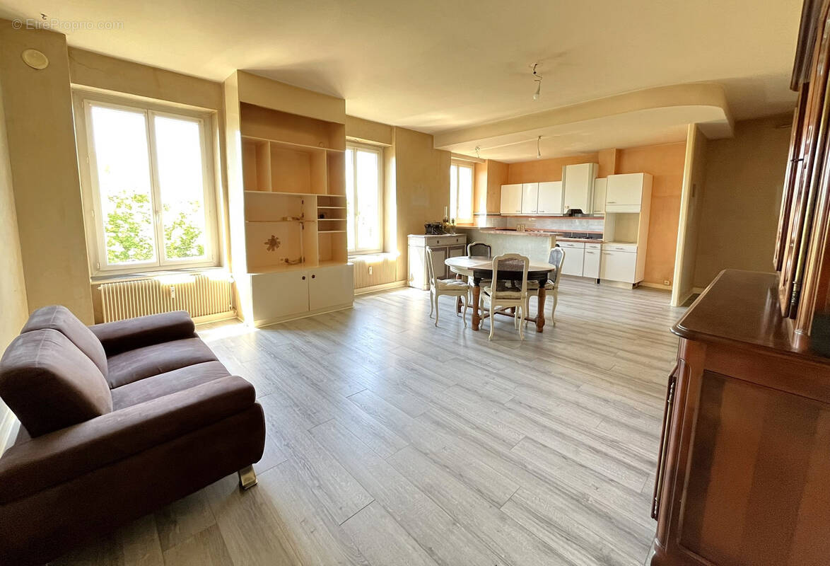 Appartement à NEUVILLE-SUR-SAONE