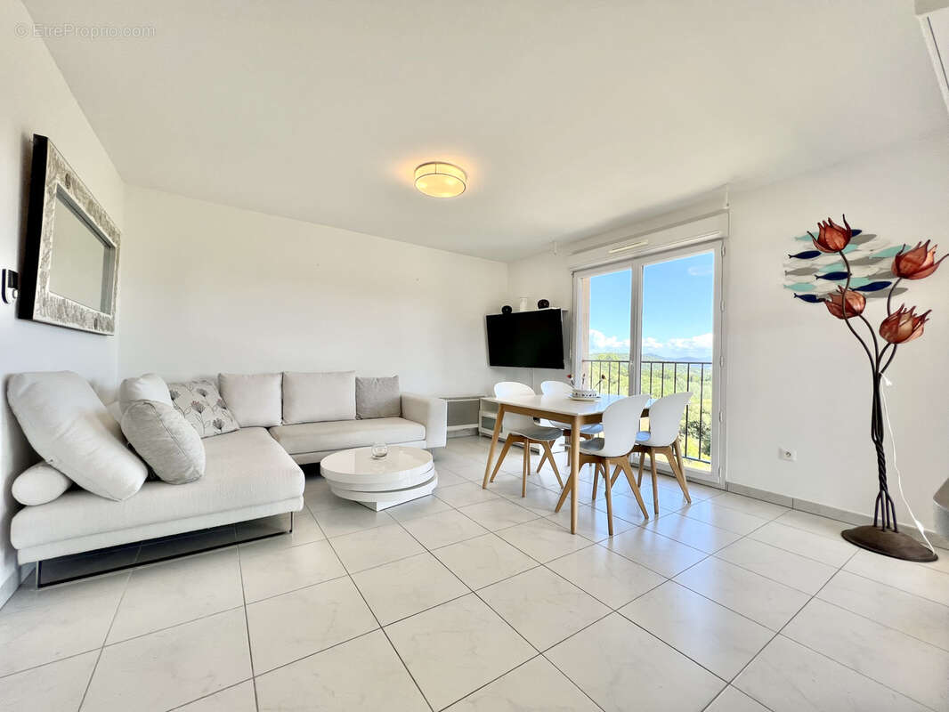 Appartement à LA CROIX-VALMER