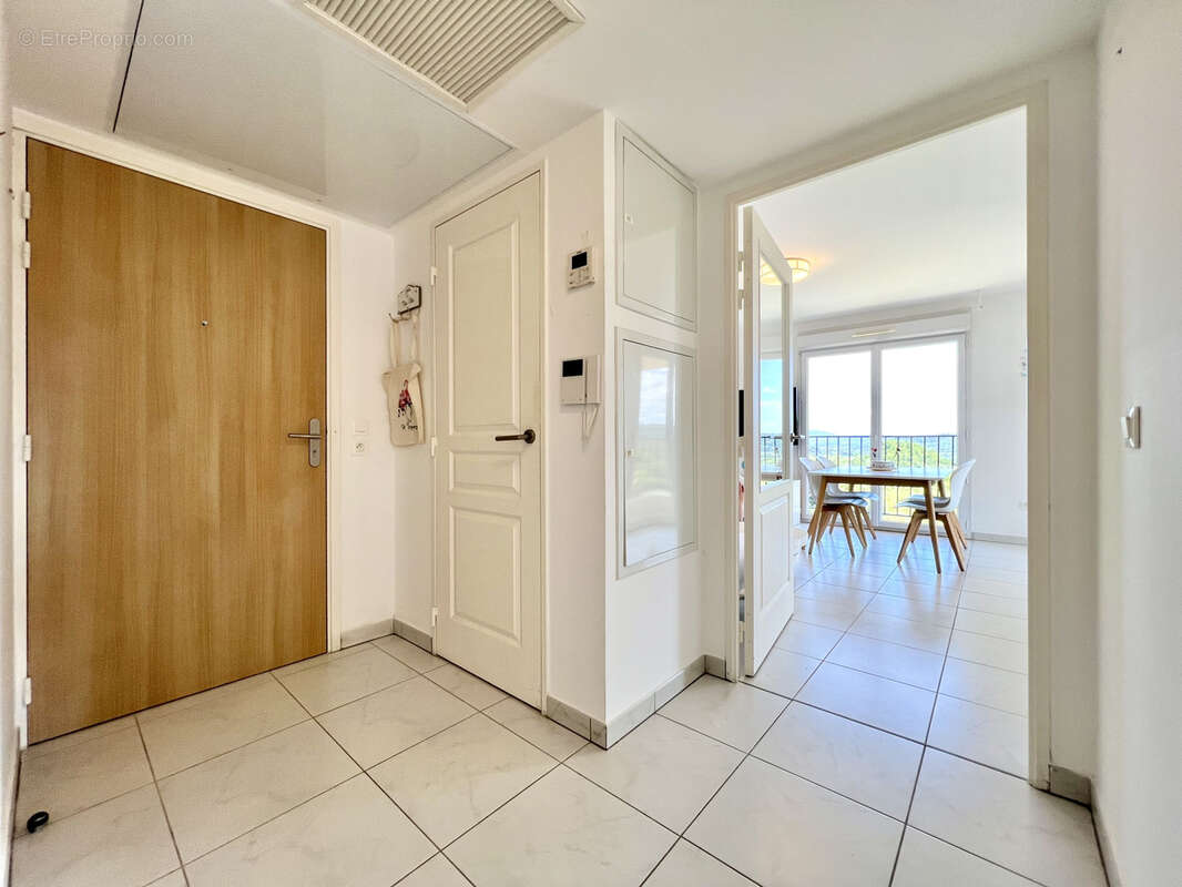 Appartement à LA CROIX-VALMER