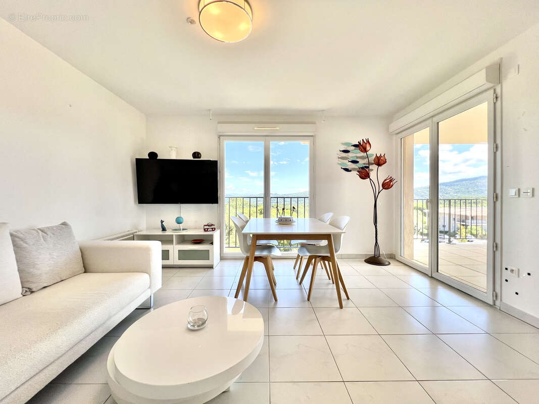 Appartement à LA CROIX-VALMER