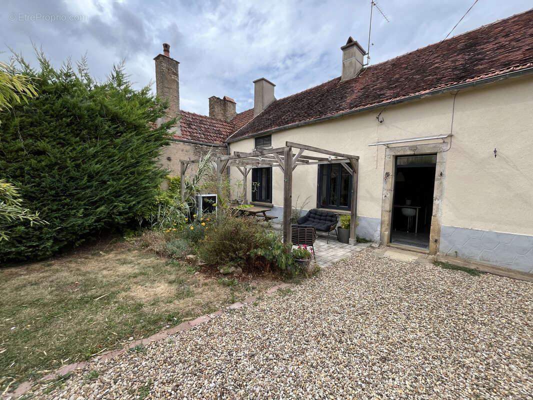 Maison à FAIN-LES-MOUTIERS
