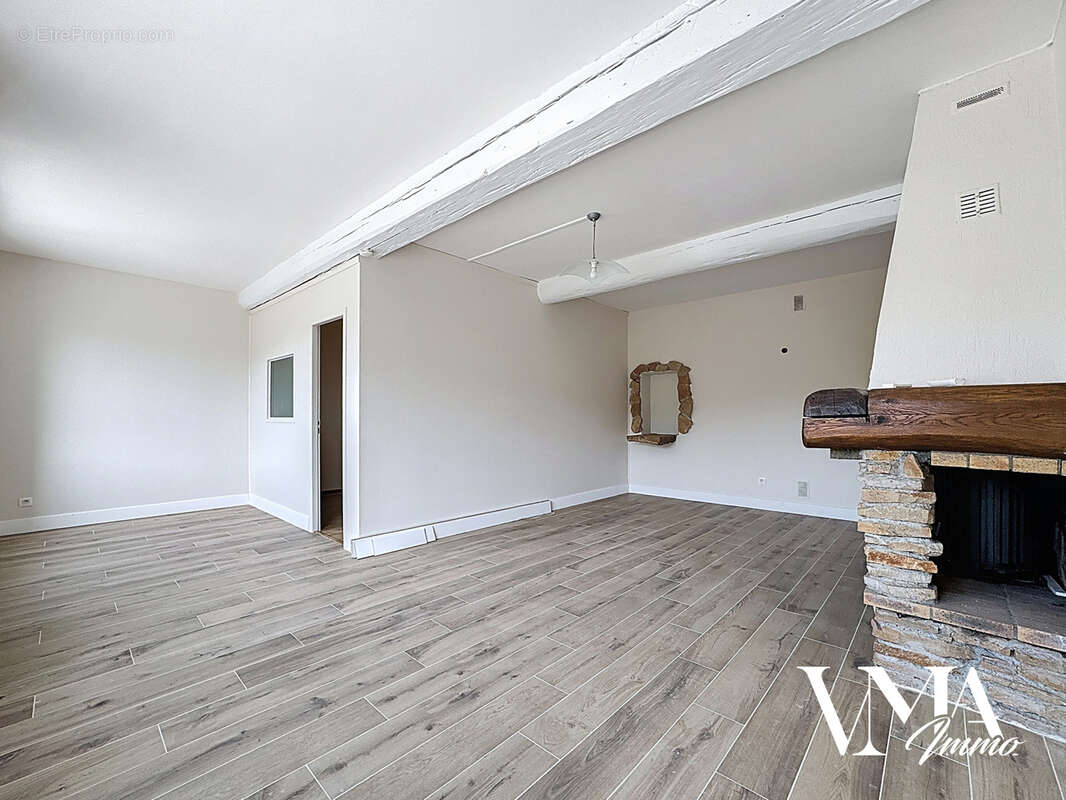 Appartement à SOURCIEUX-LES-MINES