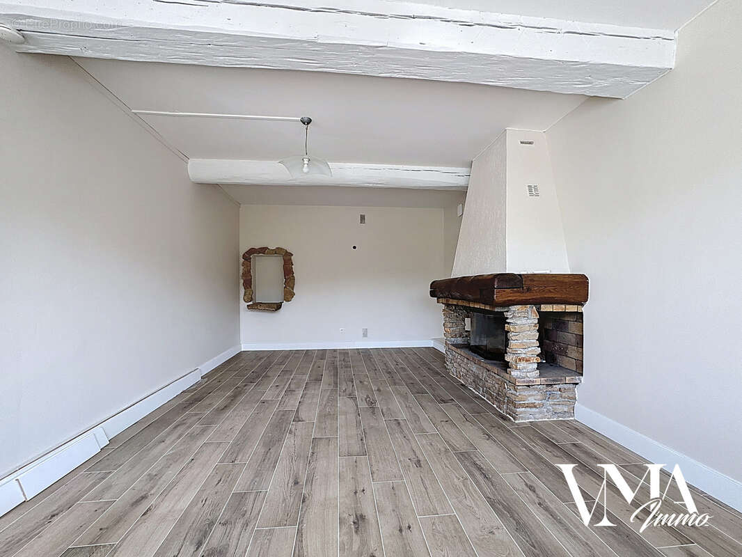 Appartement à SOURCIEUX-LES-MINES