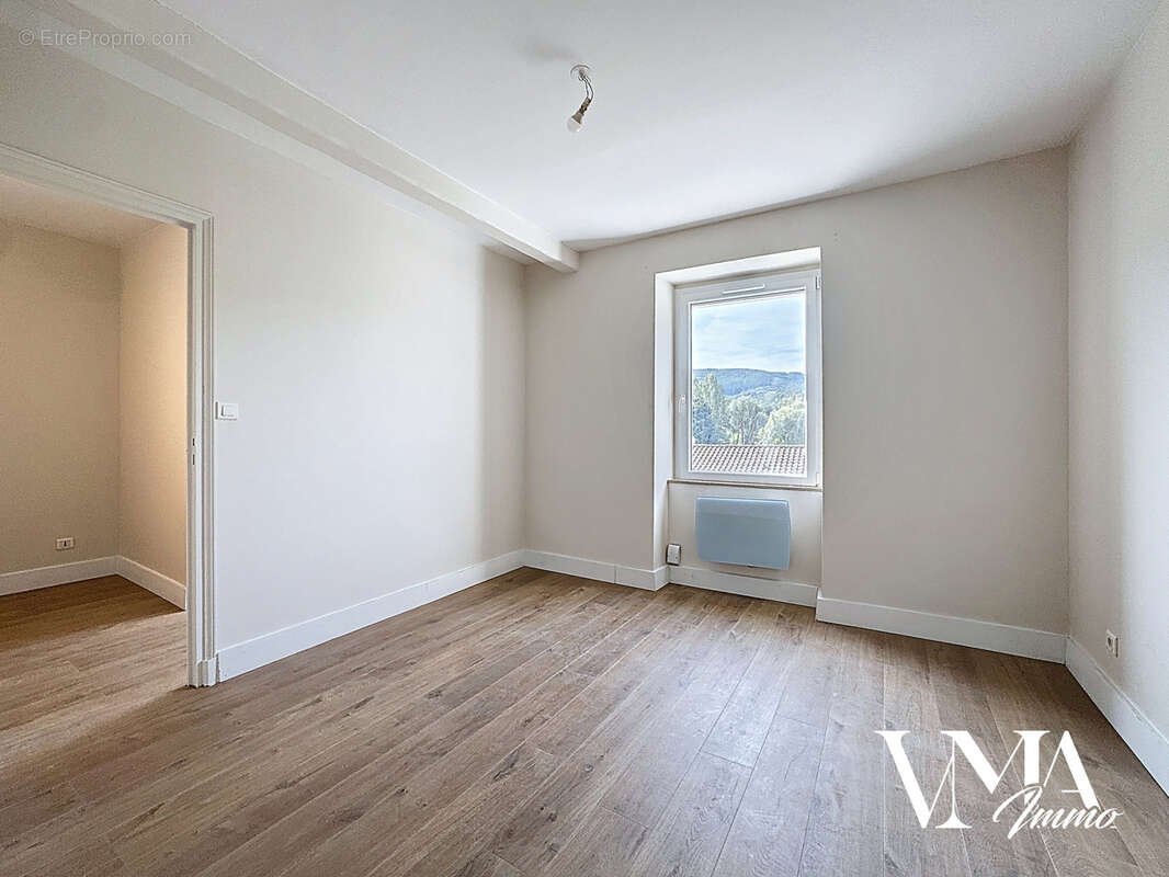 Appartement à SOURCIEUX-LES-MINES