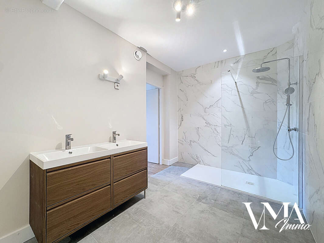 Appartement à SOURCIEUX-LES-MINES