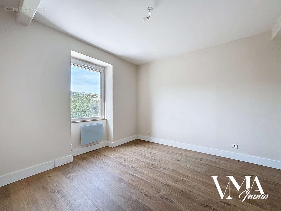 Appartement à SOURCIEUX-LES-MINES