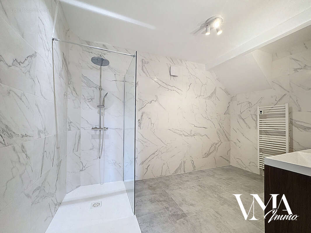 Appartement à SOURCIEUX-LES-MINES