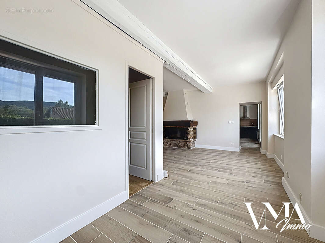 Appartement à SOURCIEUX-LES-MINES