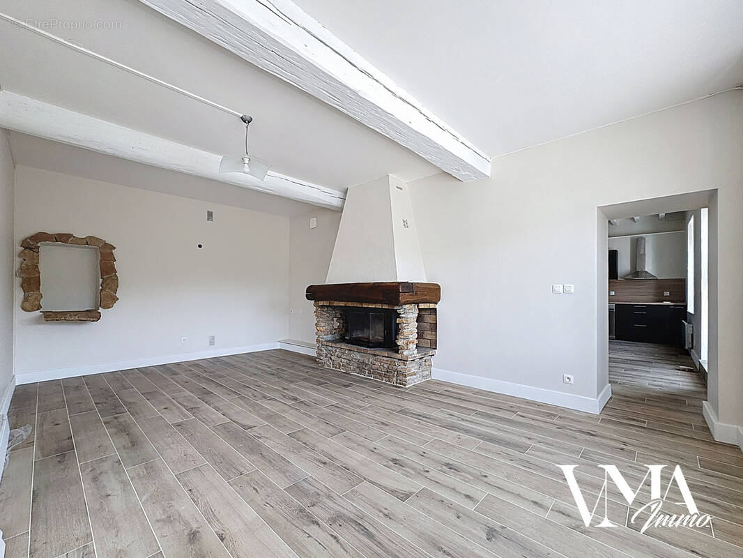 Appartement à SOURCIEUX-LES-MINES