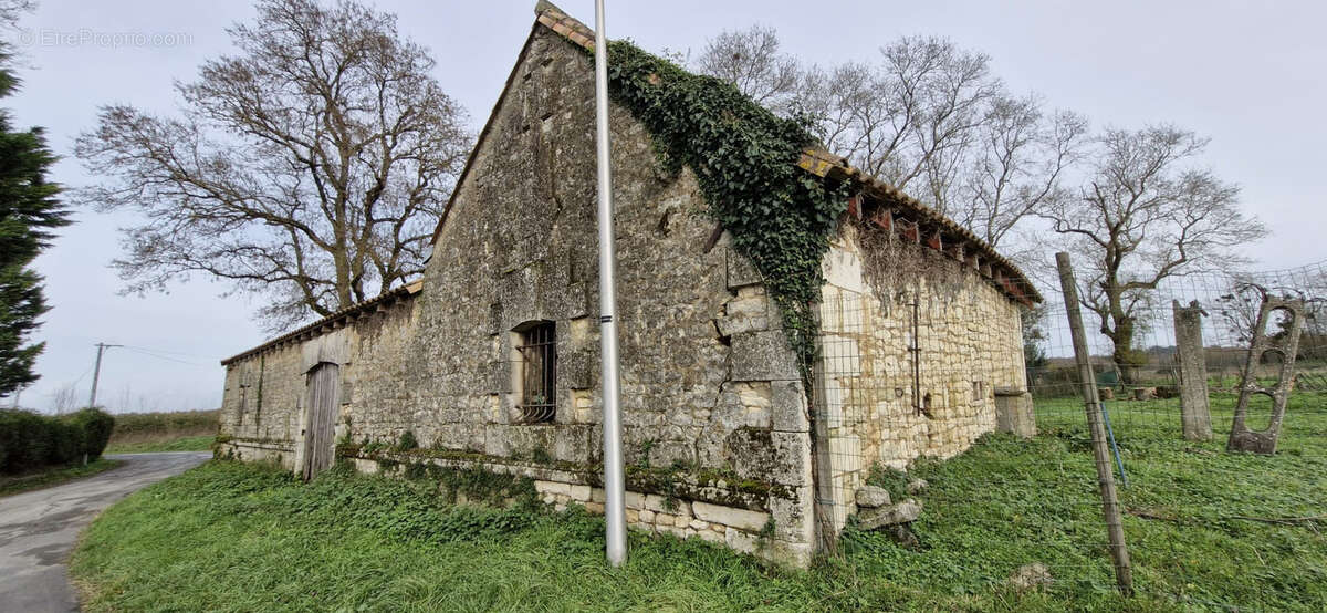 Autre à CHENAC-SAINT-SEURIN-D'UZET