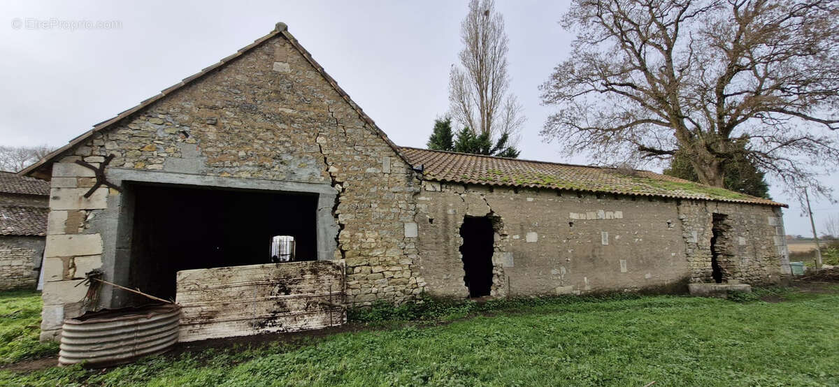 Autre à CHENAC-SAINT-SEURIN-D'UZET