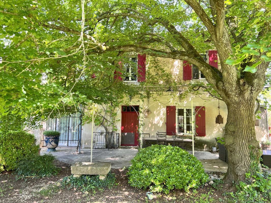 Maison à PERNES-LES-FONTAINES