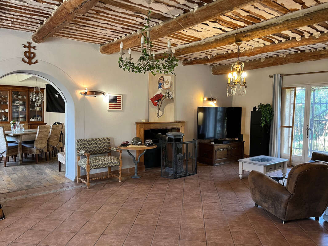 Maison à PERNES-LES-FONTAINES