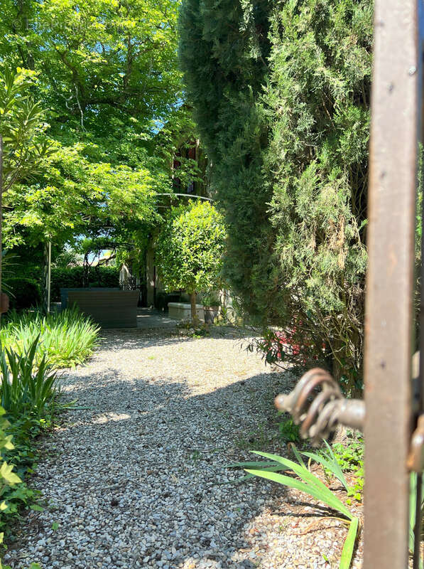 Maison à PERNES-LES-FONTAINES