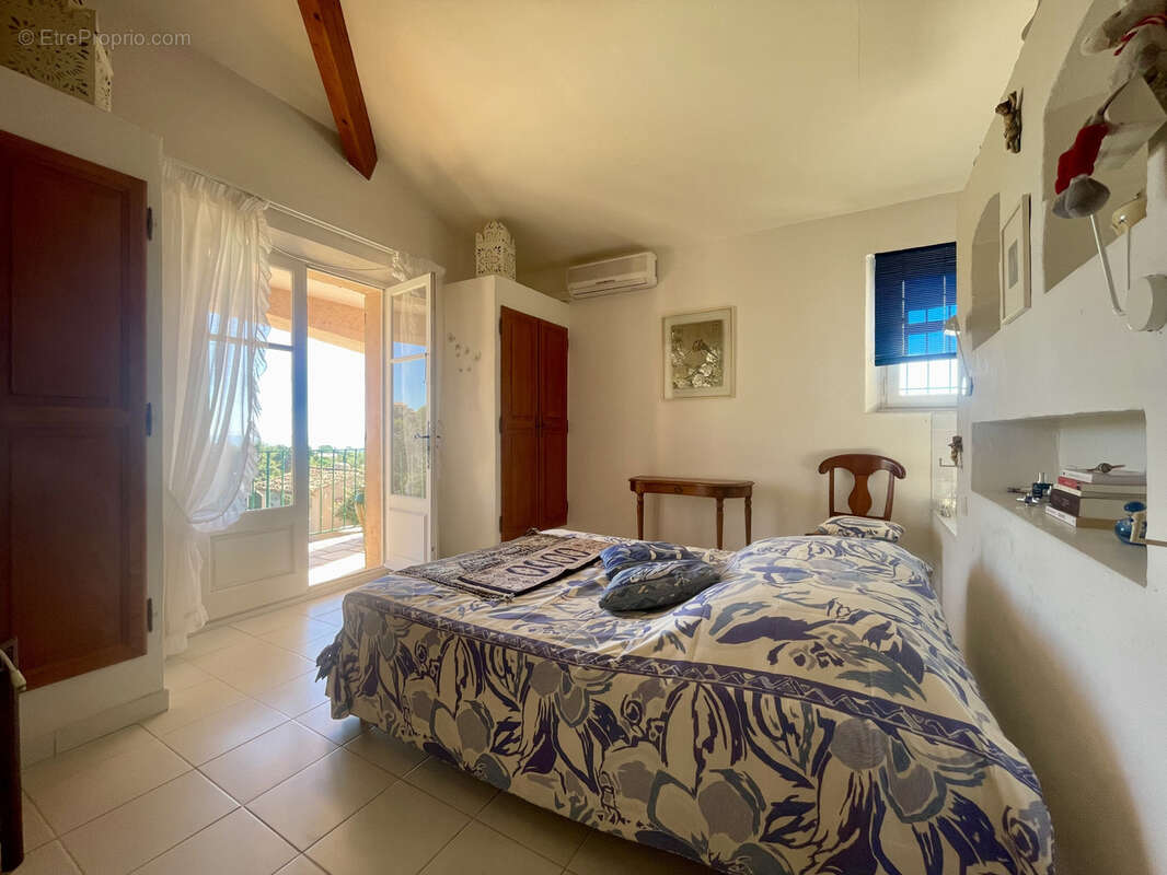 Maison à ROQUEBRUNE-SUR-ARGENS