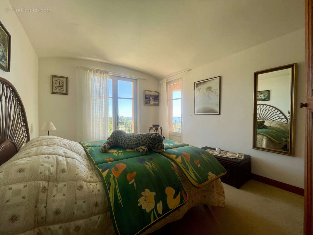 Maison à ROQUEBRUNE-SUR-ARGENS