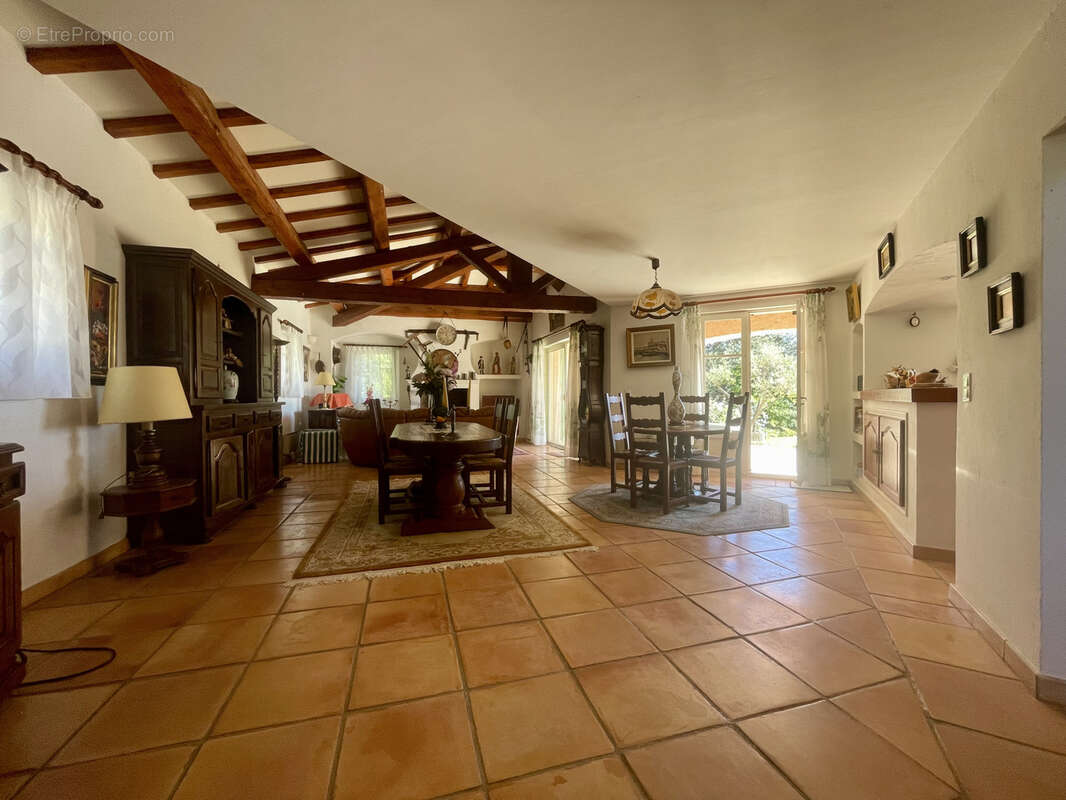 Maison à ROQUEBRUNE-SUR-ARGENS