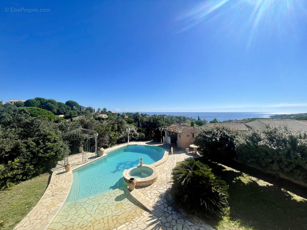 Maison à ROQUEBRUNE-SUR-ARGENS