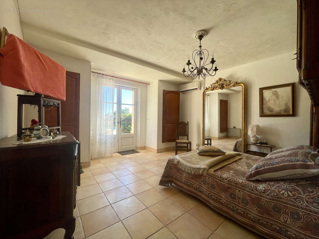 Maison à ROQUEBRUNE-SUR-ARGENS