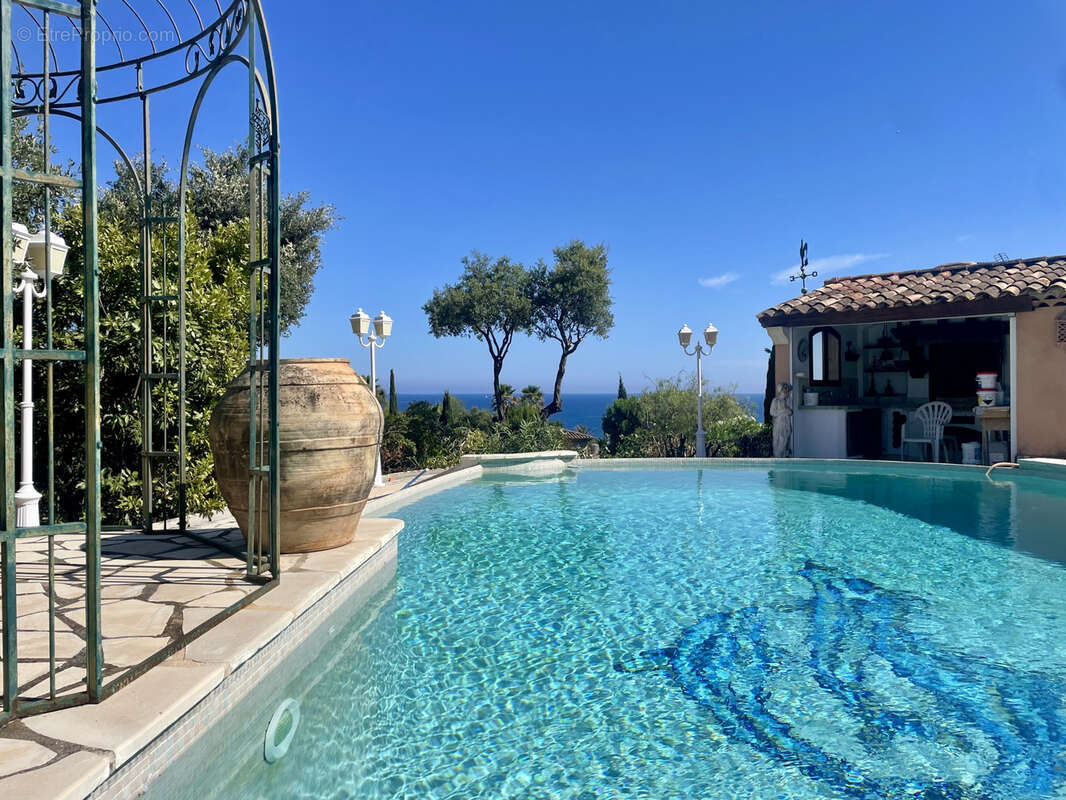 Maison à ROQUEBRUNE-SUR-ARGENS