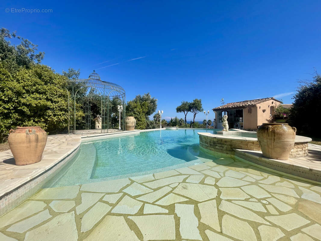 Maison à ROQUEBRUNE-SUR-ARGENS