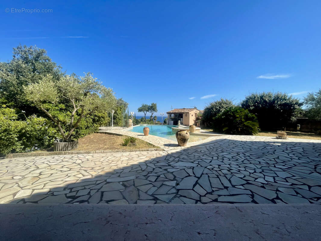 Maison à ROQUEBRUNE-SUR-ARGENS
