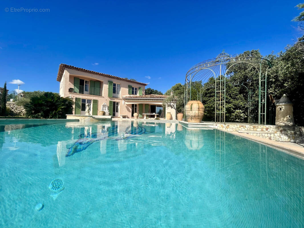 Maison à ROQUEBRUNE-SUR-ARGENS