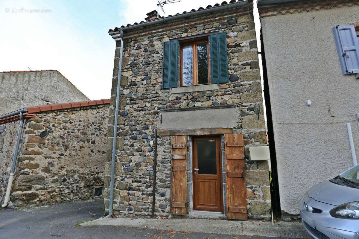 Maison à MAZEYRAT-D&#039;ALLIER