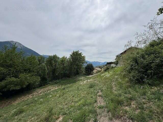 Terrain à CHATEAUROUX-LES-ALPES