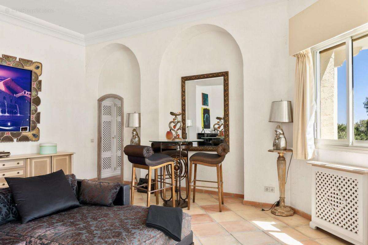 Appartement à VALLAURIS