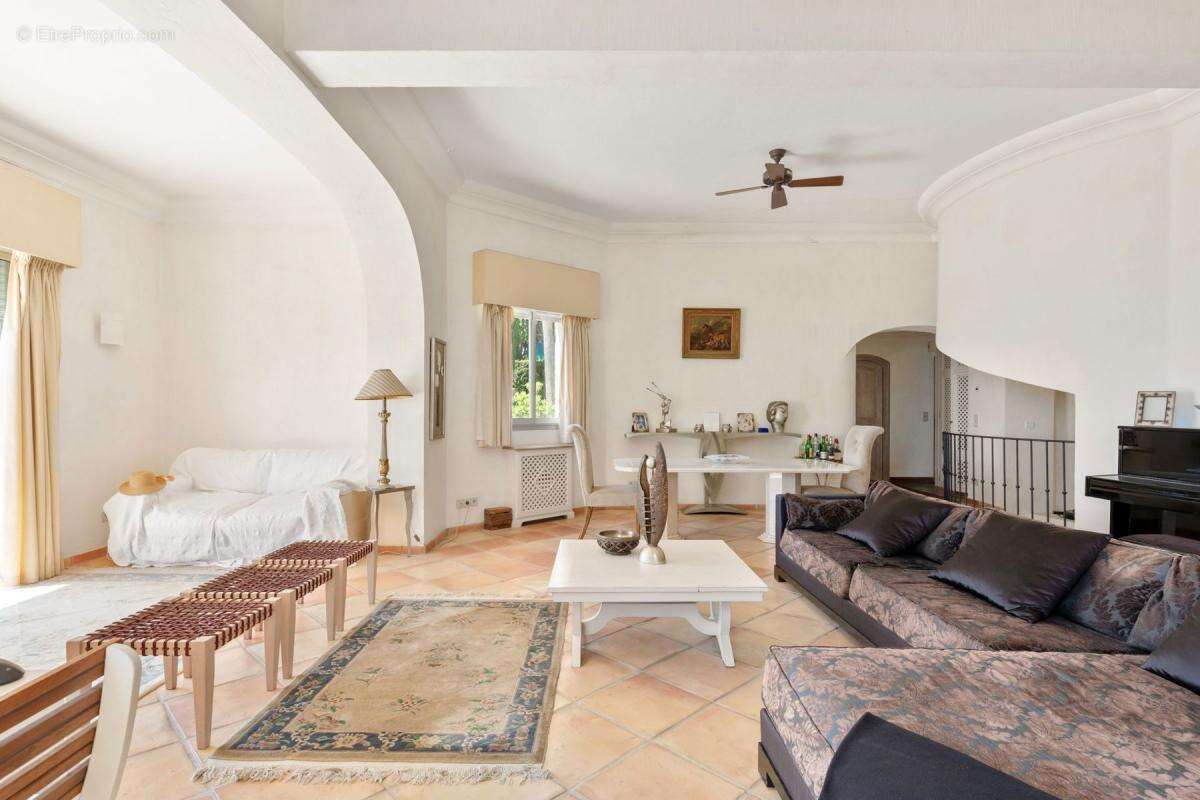 Appartement à VALLAURIS