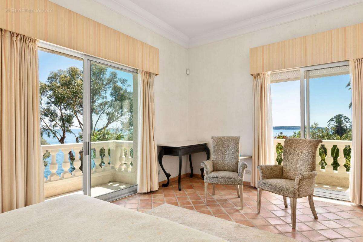 Appartement à VALLAURIS