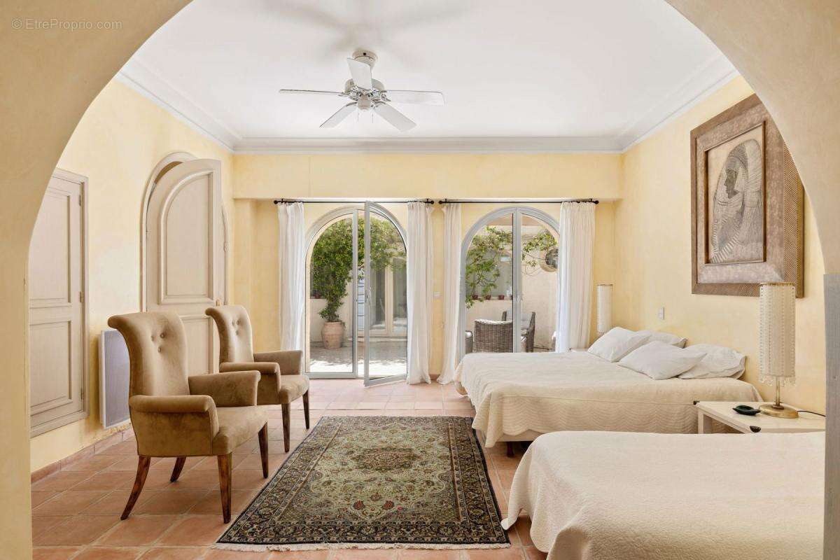 Appartement à VALLAURIS