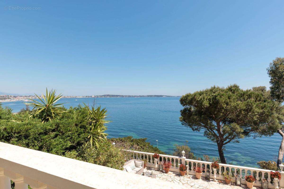 Appartement à VALLAURIS