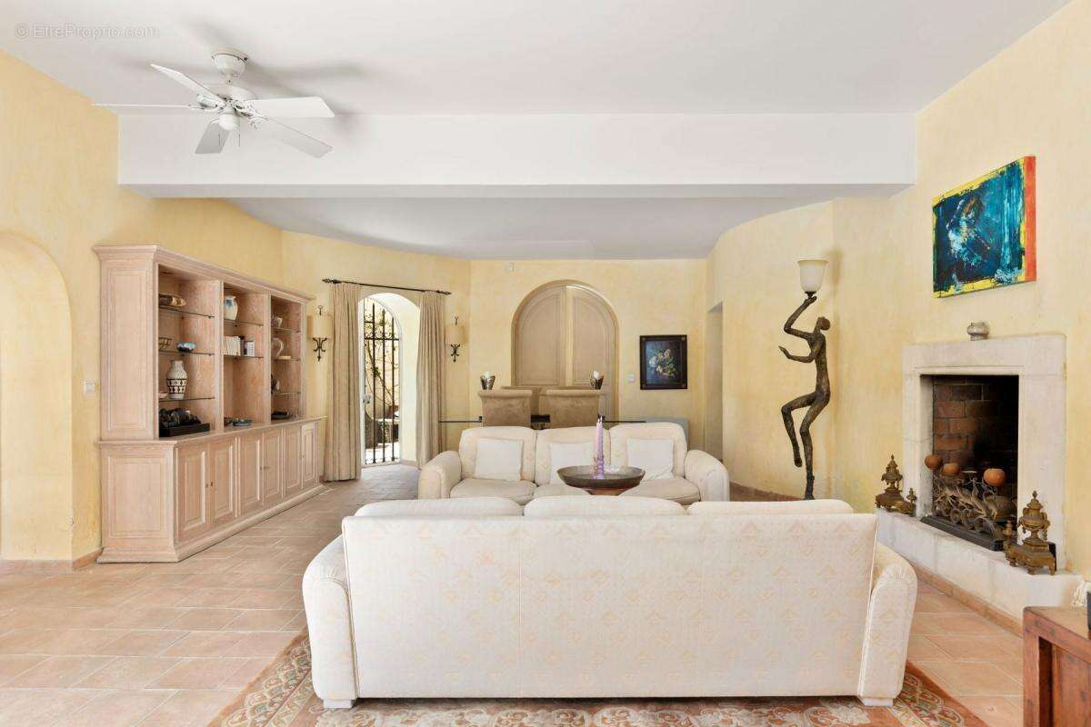 Appartement à VALLAURIS