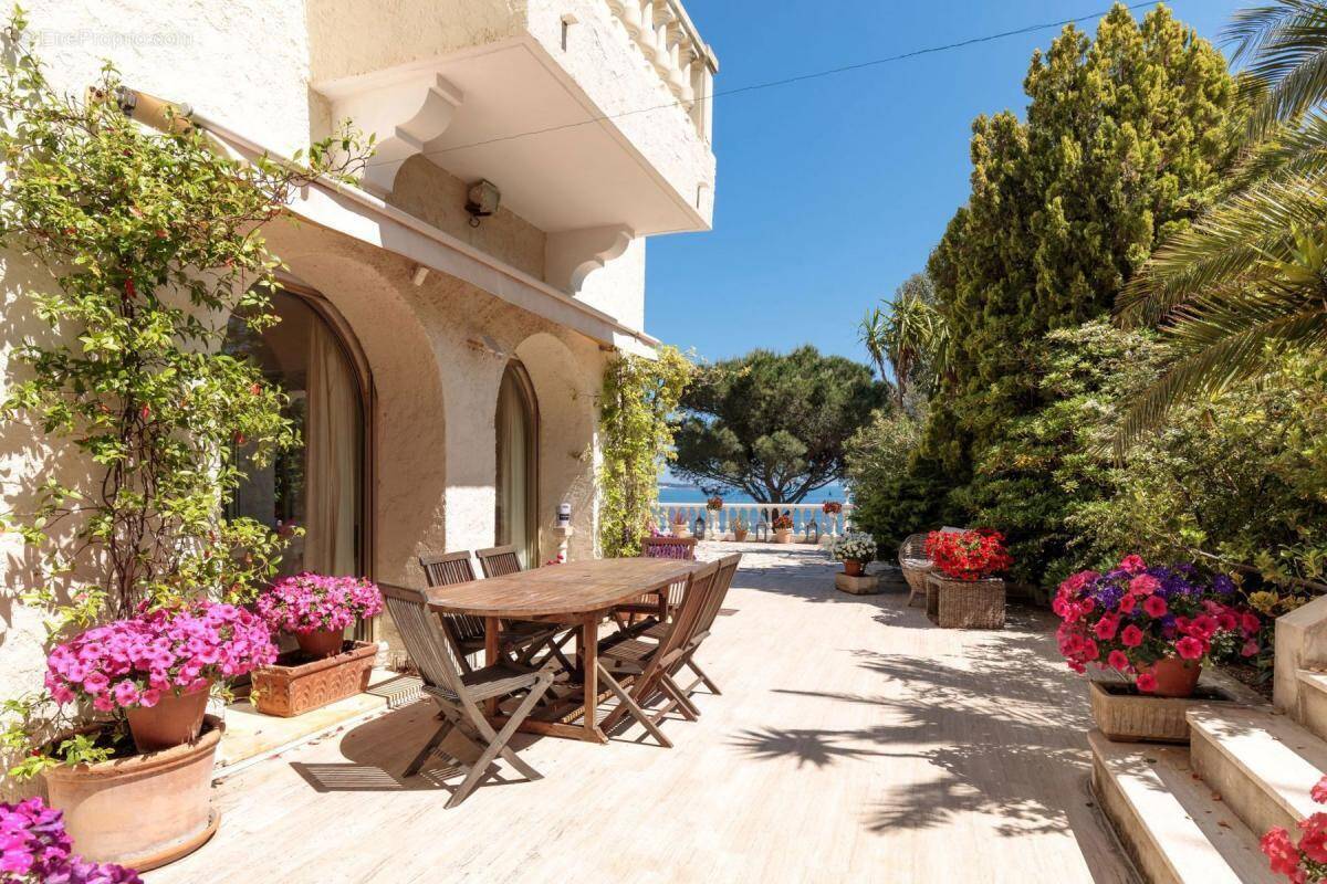 Appartement à VALLAURIS