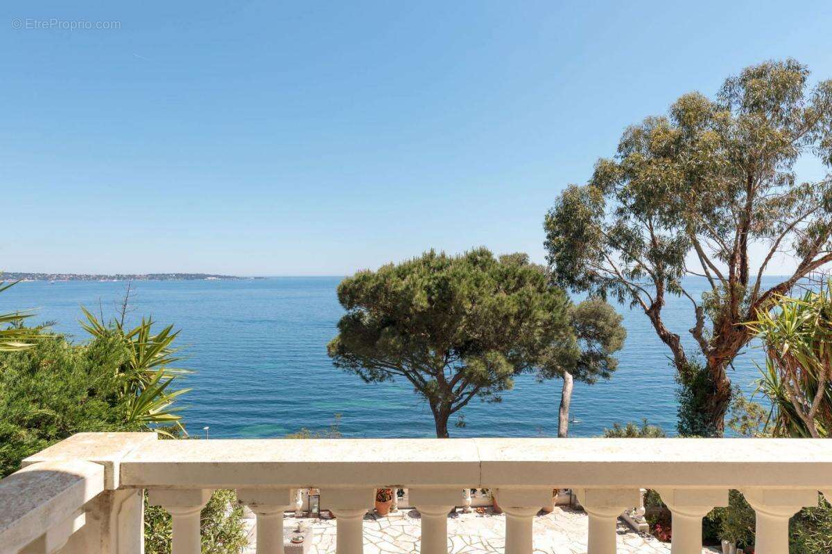 Appartement à VALLAURIS