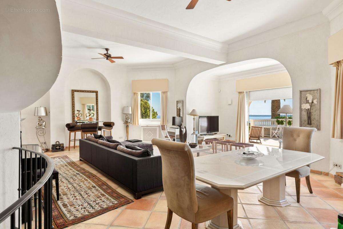 Appartement à VALLAURIS