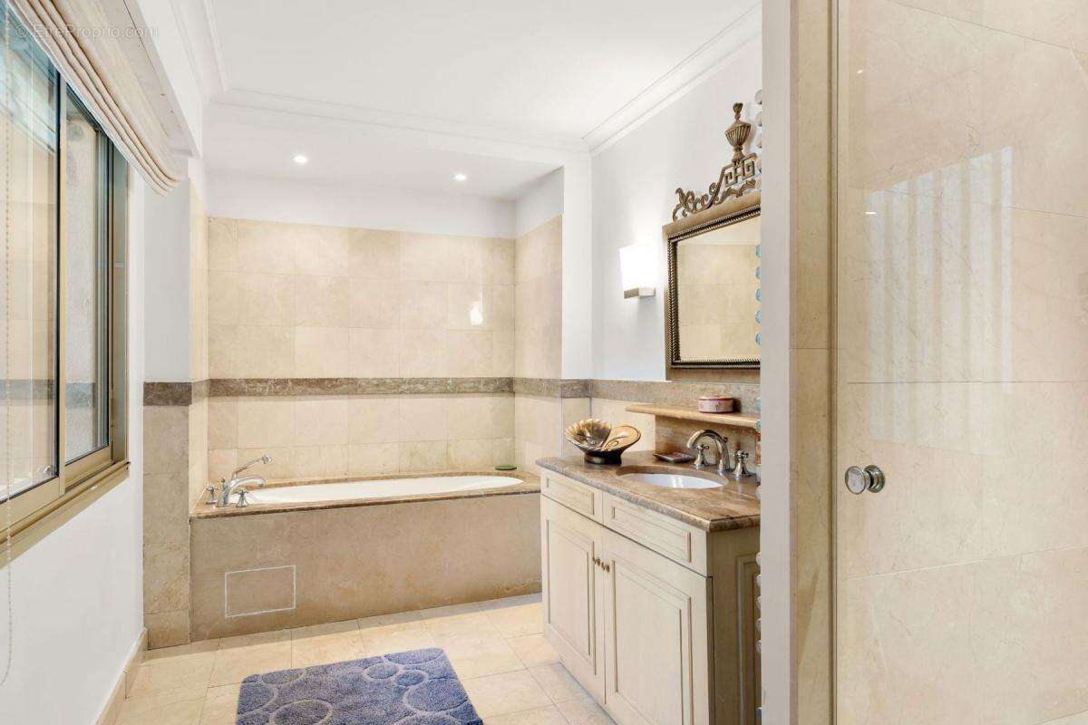 Appartement à VALLAURIS