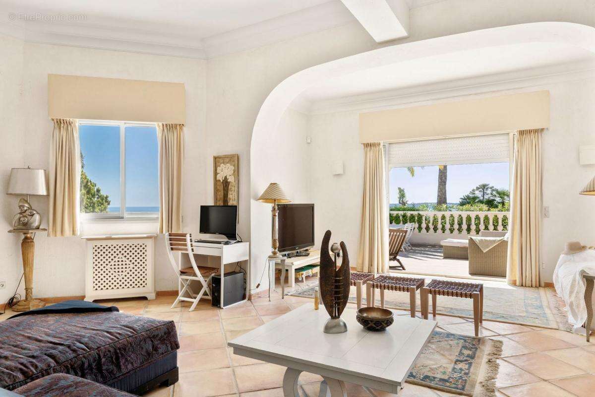 Appartement à VALLAURIS