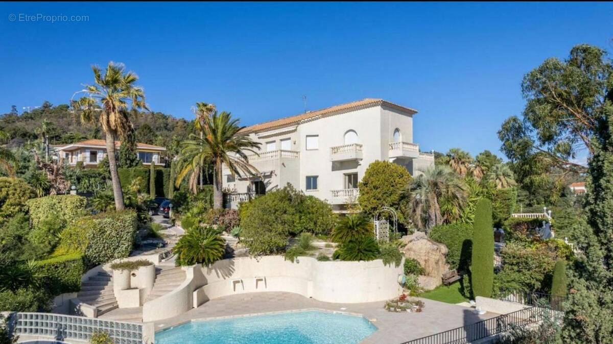 Appartement à VALLAURIS